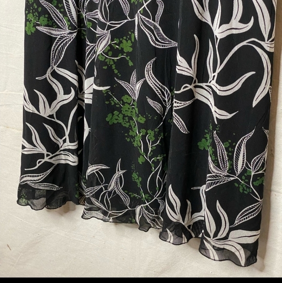 le chateau sleeveless black floral / leaf print midi surplice v-neck dress - Picture 3 of 6